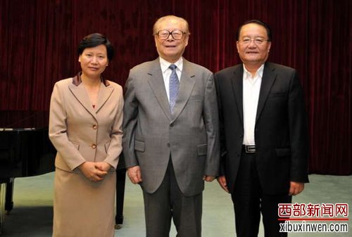 江泽民为母校扬州中学题词 庆祝建校110周年
