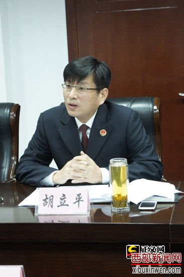 “看得见的正义”中央新闻媒体采访团走进陕西省人民检察院西安铁路运输分院,该院副检察长胡立平介绍铁检改革成果。林平