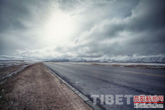 冬游纳木措的路上冰天雪地