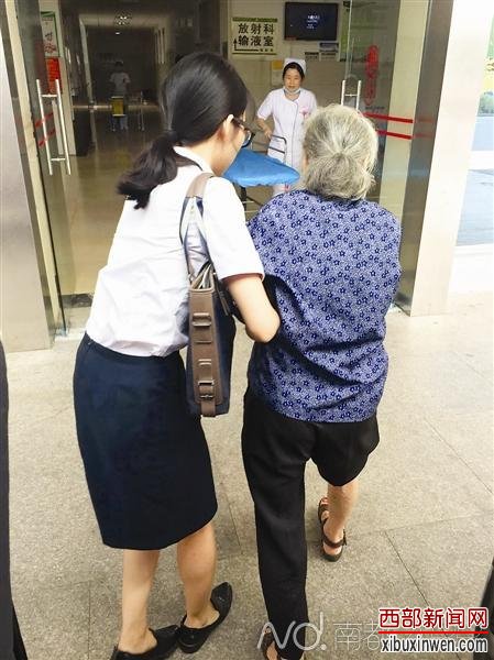 广西女孩扶摔倒老人被诬 监控视频还原真相
