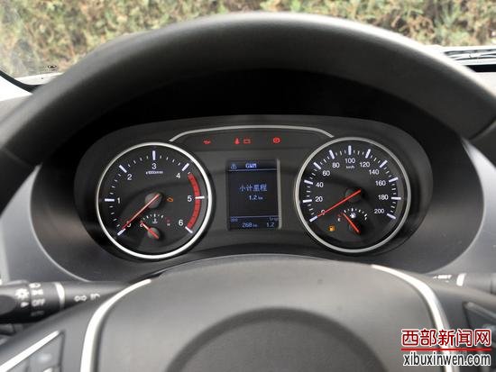 内舱向轿车靠拢 网易汽车实拍长城风骏7